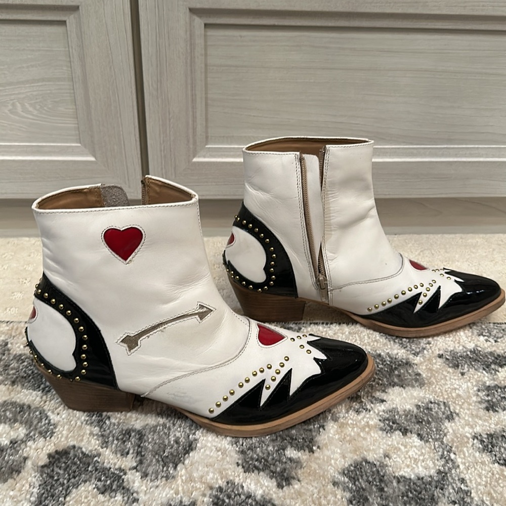 Nasty Gal hearts and arrows bootie - Picture 2 of 6